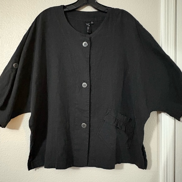 Oversized black linen top/jacket. Button front short roll sleeve, split side hem - Picture 1 of 15